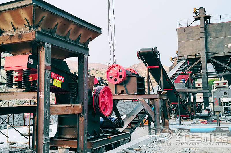 矿石粉碎机工作现场图片 矿石粉碎机工作现场图片