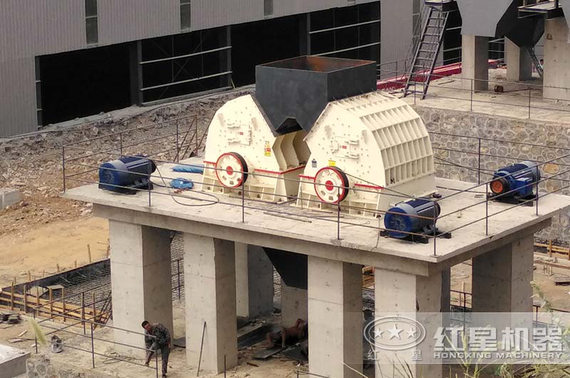 锤式破碎机作业现场 锤式破碎机作业现场