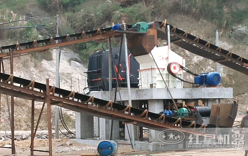 反击式破碎机作业现场 反击式破碎机作业现场