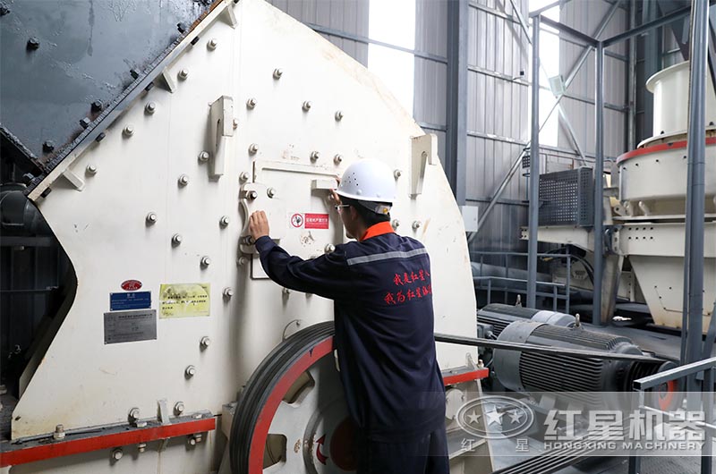 杏耀平台登录入口锤式破碎机作业中 杏耀平台登录入口锤式破碎机作业中