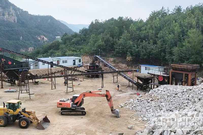 大型砂石粉碎现场图片 大型砂石粉碎现场图片