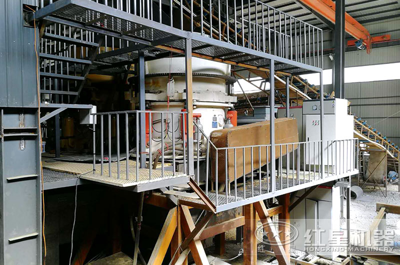 圆锥破碎机工作现场图片 圆锥破碎机工作现场图片