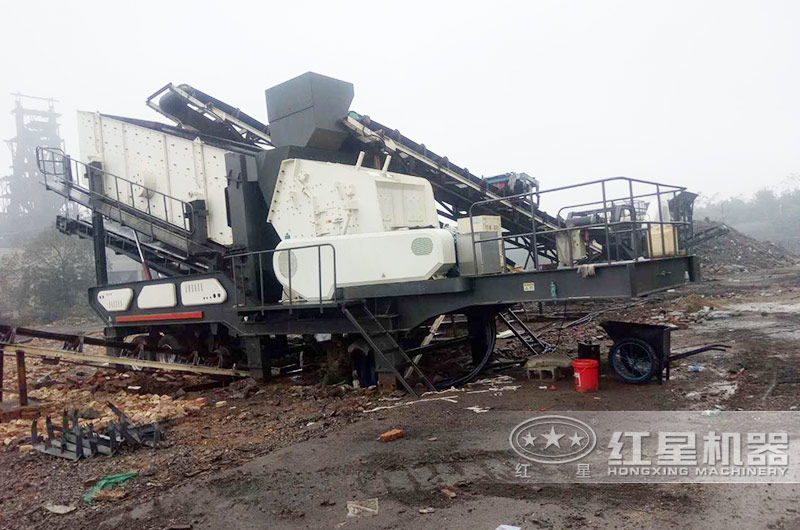 移动式破碎机作业图 移动式破碎机作业图